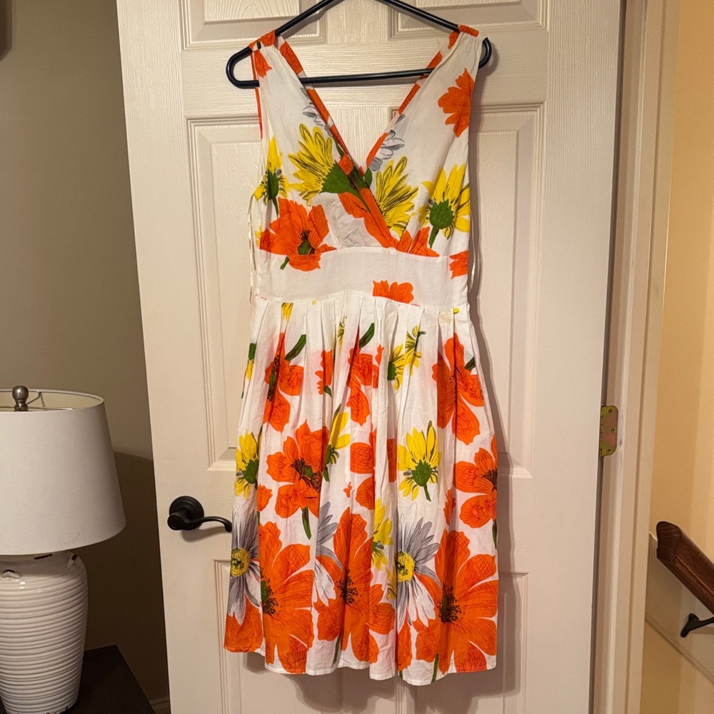 Aryeh Floral V-Neck Summer Dress in White and Orange Size L